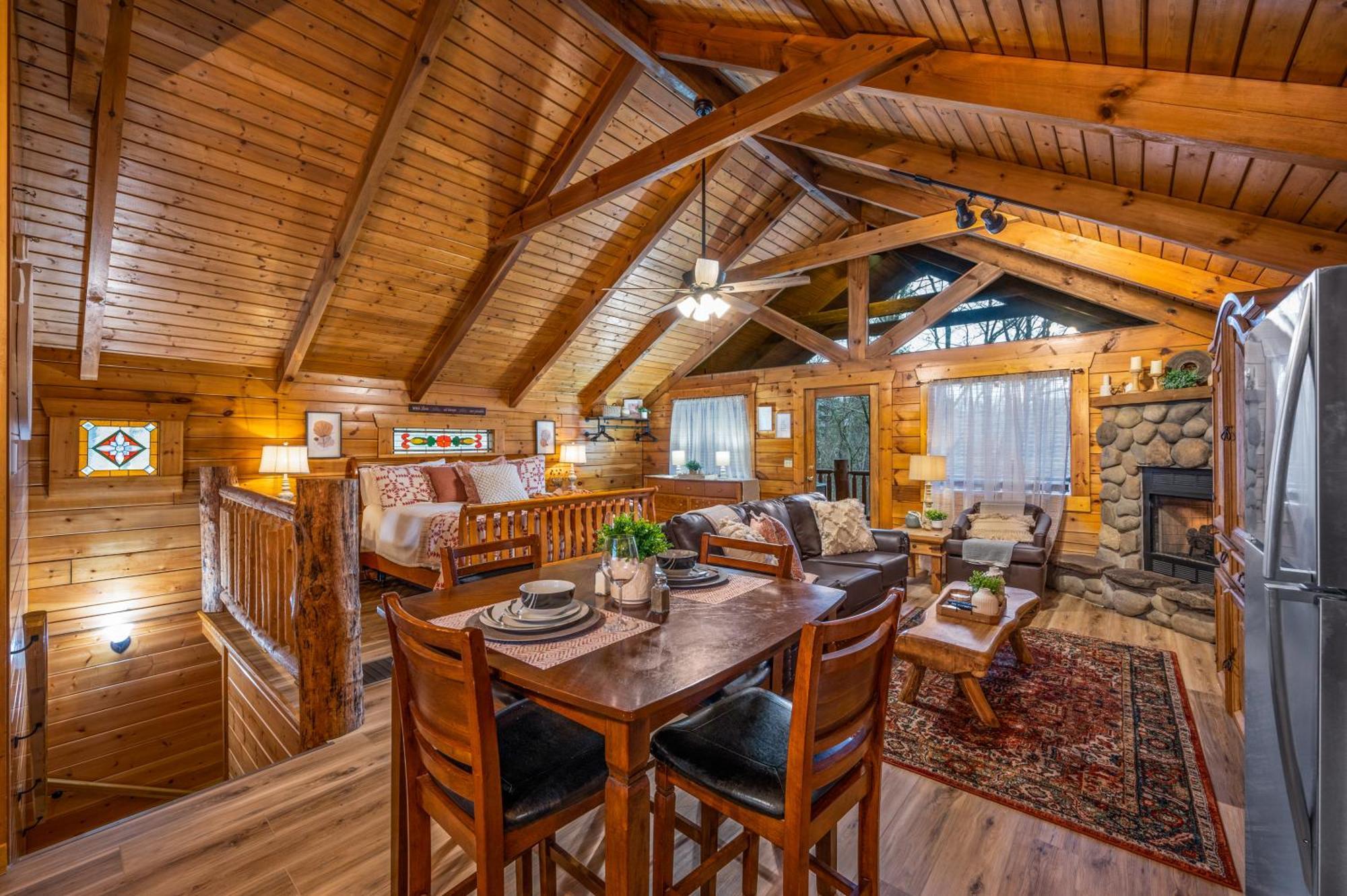 Log Cabin, Hot Tub, Fireplace, Pool Table & Views! Sevierville Εξωτερικό φωτογραφία