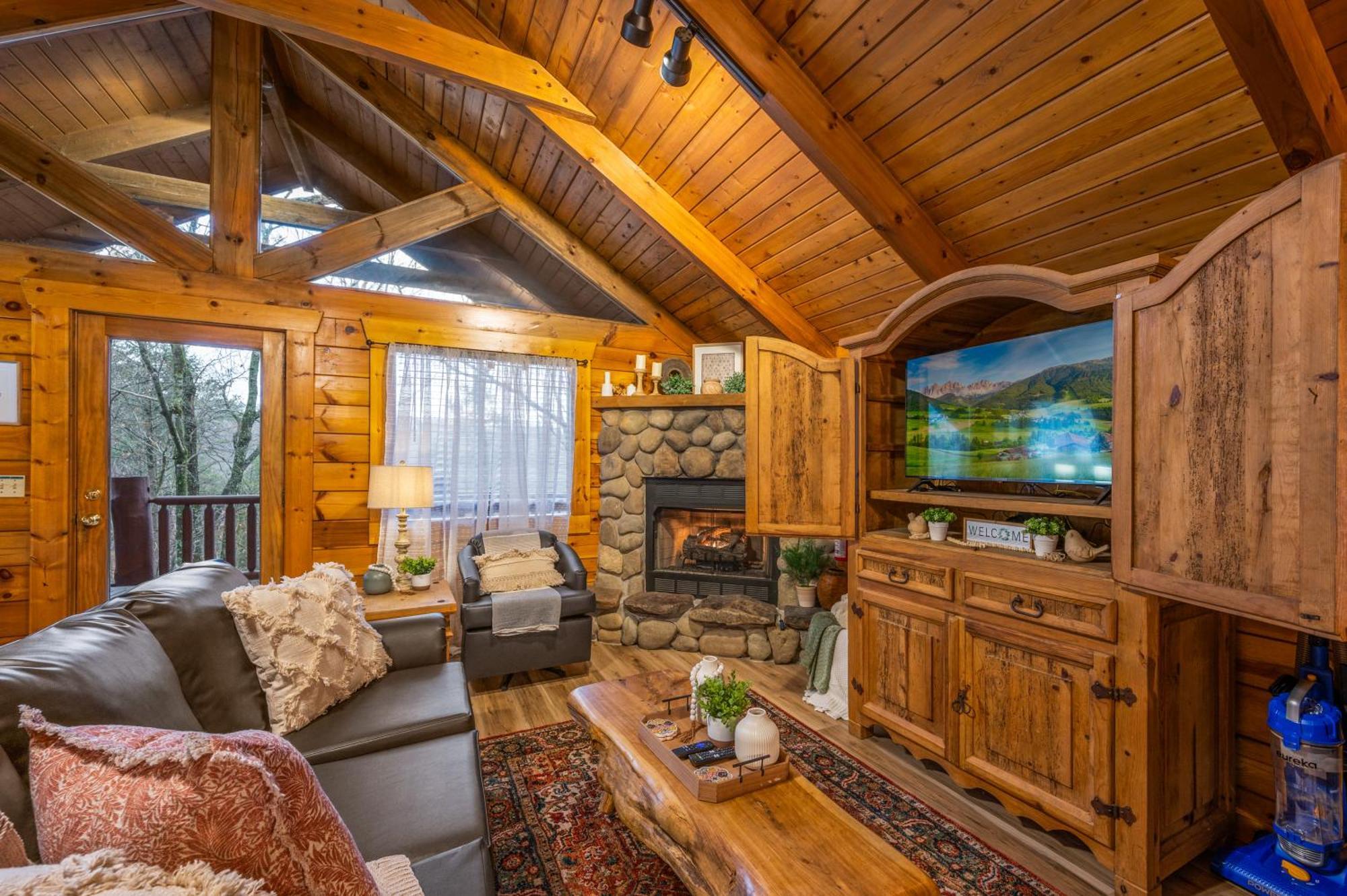 Log Cabin, Hot Tub, Fireplace, Pool Table & Views! Sevierville Εξωτερικό φωτογραφία