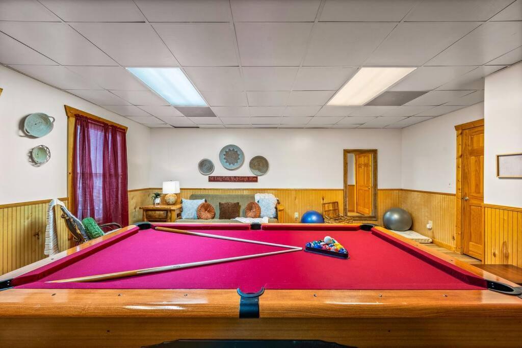 Log Cabin, Hot Tub, Fireplace, Pool Table & Views! Sevierville Εξωτερικό φωτογραφία