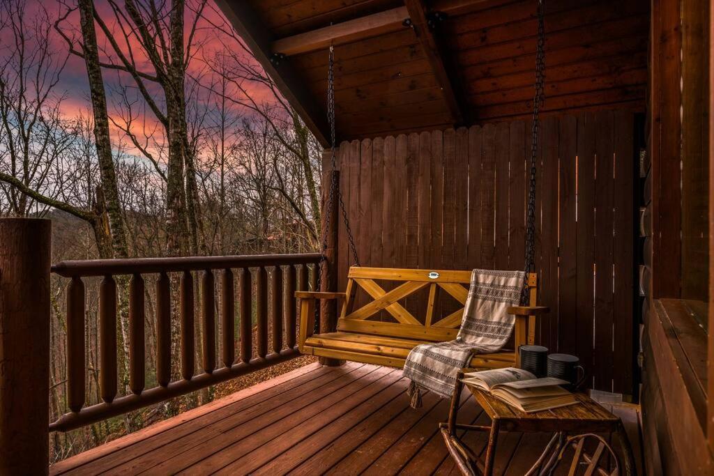 Log Cabin, Hot Tub, Fireplace, Pool Table & Views! Sevierville Εξωτερικό φωτογραφία