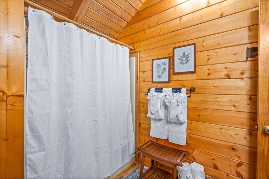 Log Cabin, Hot Tub, Fireplace, Pool Table & Views! Sevierville Εξωτερικό φωτογραφία