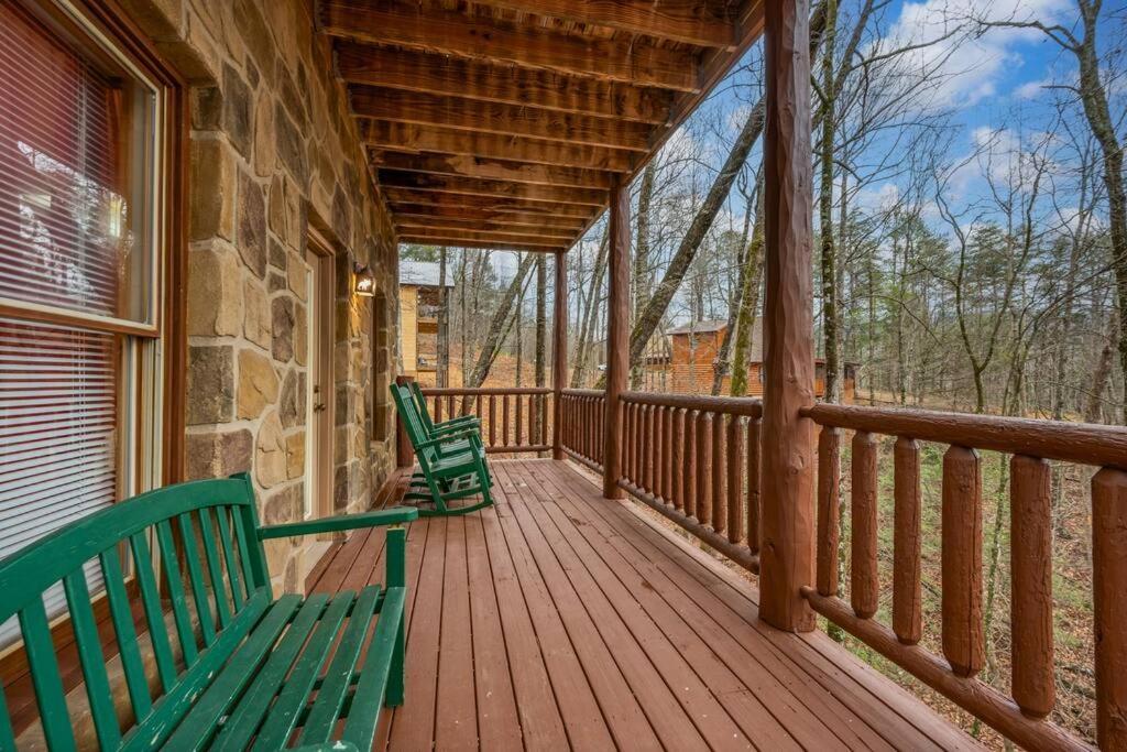 Log Cabin, Hot Tub, Fireplace, Pool Table & Views! Sevierville Εξωτερικό φωτογραφία