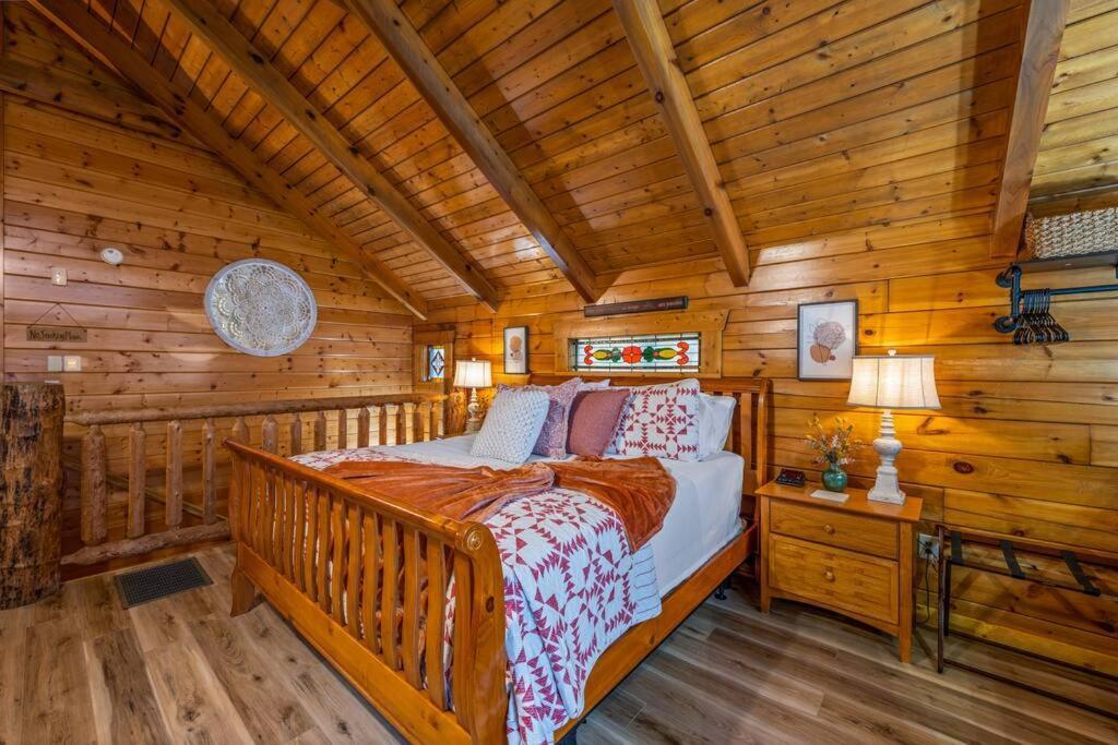 Log Cabin, Hot Tub, Fireplace, Pool Table & Views! Sevierville Εξωτερικό φωτογραφία