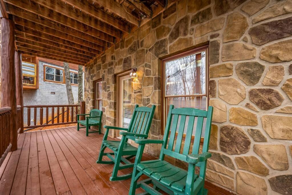Log Cabin, Hot Tub, Fireplace, Pool Table & Views! Sevierville Εξωτερικό φωτογραφία
