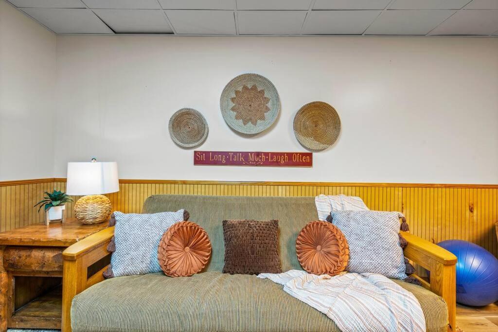Log Cabin, Hot Tub, Fireplace, Pool Table & Views! Sevierville Εξωτερικό φωτογραφία