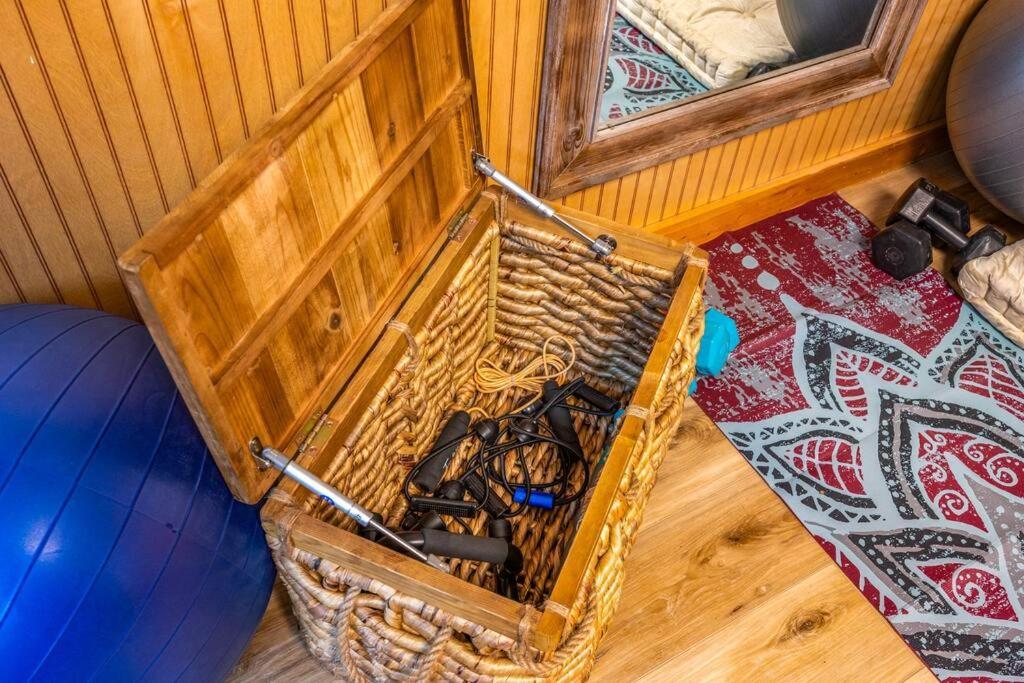 Log Cabin, Hot Tub, Fireplace, Pool Table & Views! Sevierville Εξωτερικό φωτογραφία