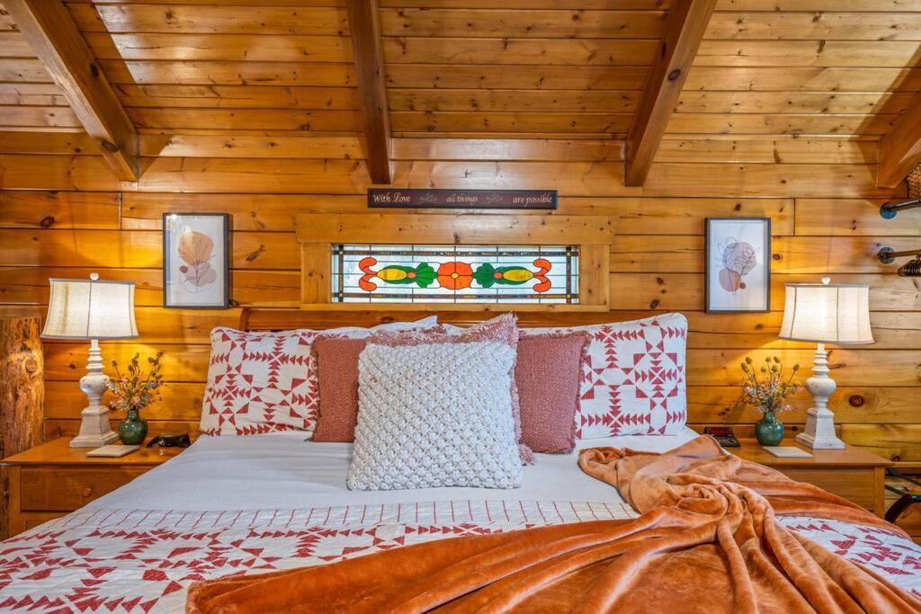 Log Cabin, Hot Tub, Fireplace, Pool Table & Views! Sevierville Εξωτερικό φωτογραφία