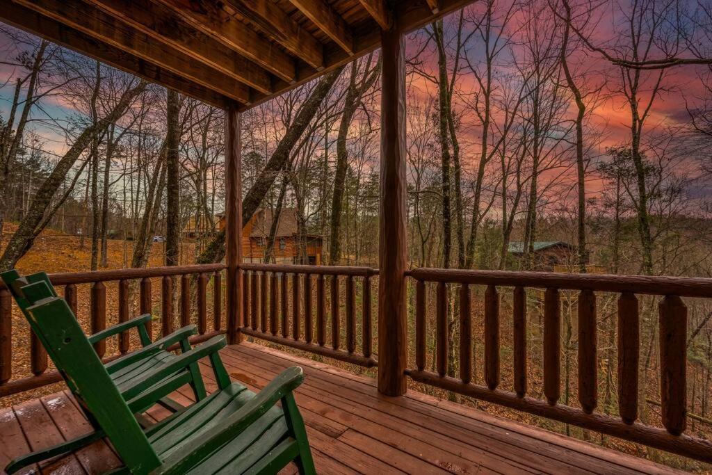 Log Cabin, Hot Tub, Fireplace, Pool Table & Views! Sevierville Εξωτερικό φωτογραφία